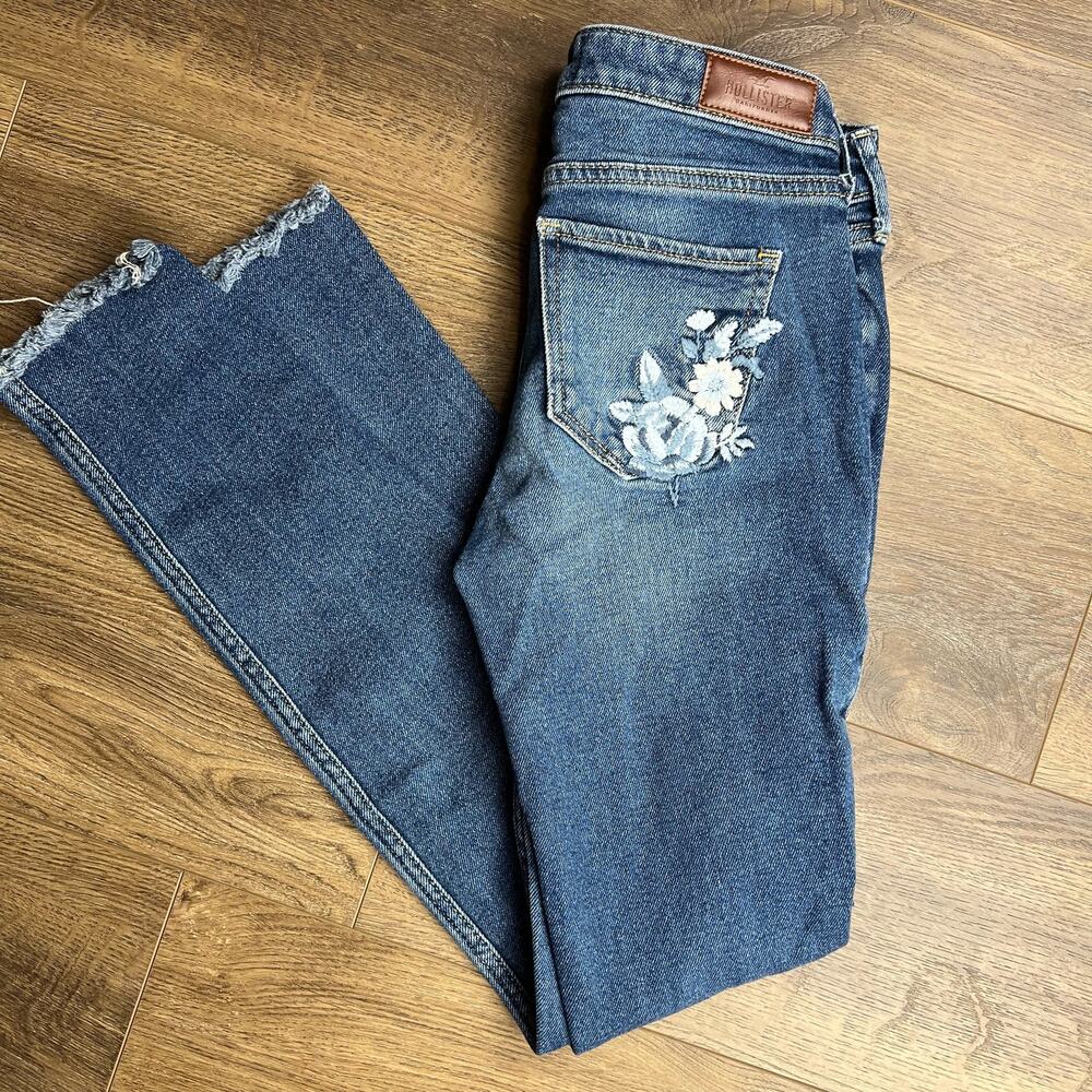 Hollister Low rise super skinny distressed jeans embroidered pocket, 0R
